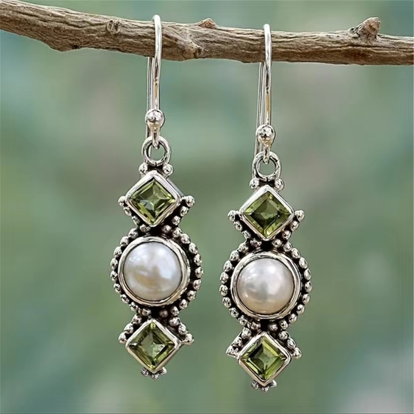 Jewelry - Vintage faux Pearl and synthetic peridot earrings